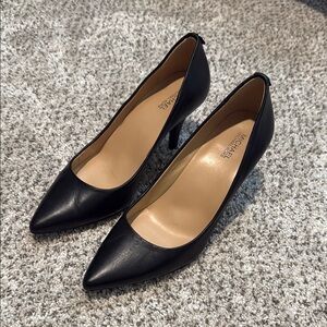 Michael Kors Black Leather Flex Pumps *Like New*